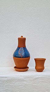 طقم جره بطلاء زجاجي ازرق و مزخرفة بحفر غائر بتصميم سعف النخيل